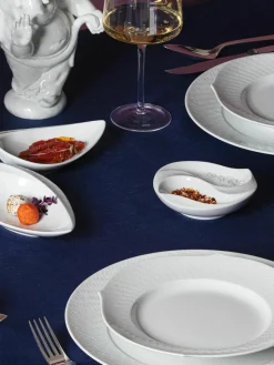 Handgefertigte Servierschale Wellenspiel Relief aus Porzellan