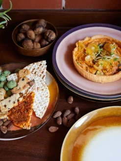 Handgefertigte Speiseteller 70's aus Steinzeug, 2 Stück