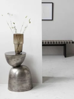 Handgefertigter Beistelltisch Heena aus Aluminium