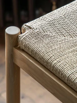 Handgefertigter Hocker Eton aus Eichenholz