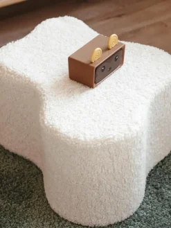 Handgefertigter Kinder-Pouf Cloud aus Teddy