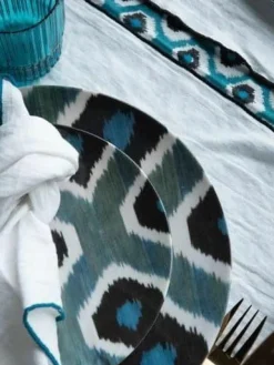 Handgefertigter Porzellan-Speiseteller Ikat