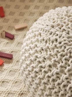 Handgefertigter Strickpouf Dori