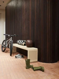 Handgefertigtes Kissen Statement aus Wolle