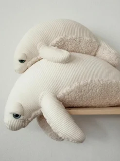 Handgefertigtes Kuschelkissen Manatee