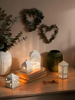 Handgefertigtes Lichthaus Urbania aus Keramik