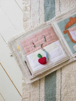 Handgefertigtes Spielzeug-Buch Cool Kids Eat Healthy