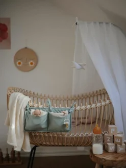 Handgefertigtes Stubenbett Lola aus Rattan