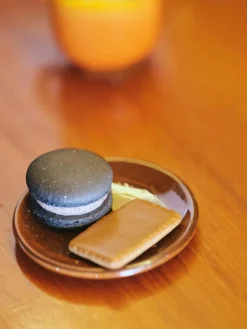 Handgemachte Keramik-Untertassen 70's, 4er-Set