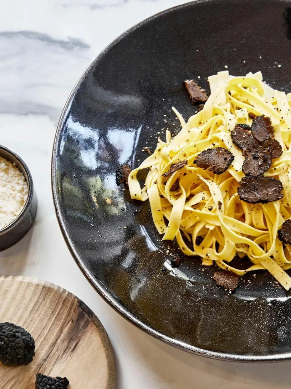 Handgemachte Suppenteller Nordic Coal, 4 Stück