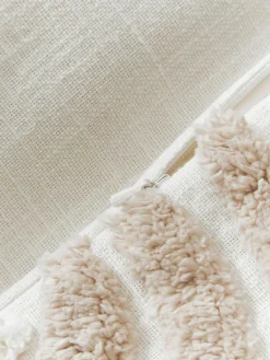 Handgetuftete Kissenhülle Coraline mit Verzierungen