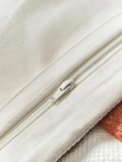 Handgetuftete Kissenhülle Malu mit Verzierungen