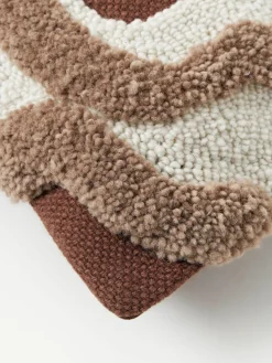 Handgetuftete Kissenhülle Jiri mit Verzierung