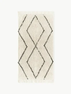 Handgetufteter Baumwollteppich Bina mit Rautenmuster und Fransen