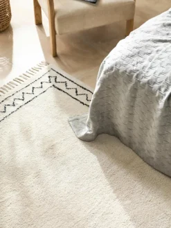 Handgetufteter Baumwollteppich Fionn mit Fransen