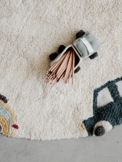 Handgetufteter runder Kinderteppich Wheels mit Hoch-Tief-Effekt, waschbar