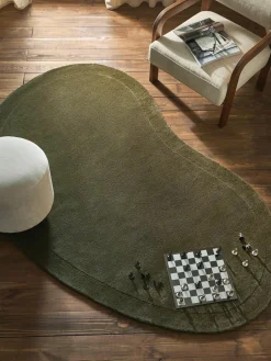 Handgetufteter Wollteppich Kadey in organischer Form