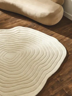 Handgetufteter Wollteppich Niria in organischer Form