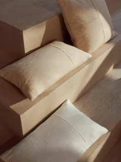 Handgewebte Baumwoll-Kissenhülle Terre mit dekorativer Naht