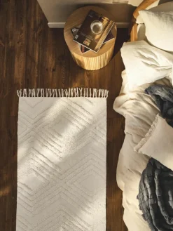 Handgewebter Baumwollläufer Ziggy mit erhabener Hoch-Tief-Struktur