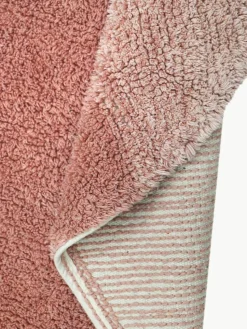 Handgewebter Kinderteppich Ramona the Radish, waschbar