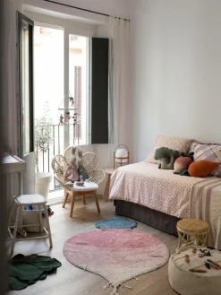 Handgewebter Kinderteppich Ramona the Radish, waschbar