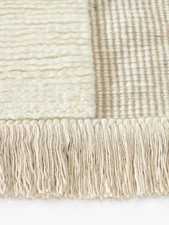 Handgewebter Teppich Laine mit Hoch-Tief-Muster und Fransen