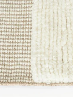 Handgewebter Teppich Laine mit Hoch-Tief-Muster und Fransen