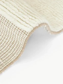 Handgewebter Teppich Laine mit Hoch-Tief-Muster und Fransen