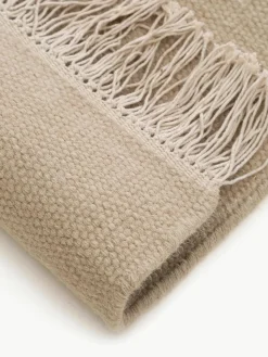 Handgewebter Wollteppich Liv mit Fransen
