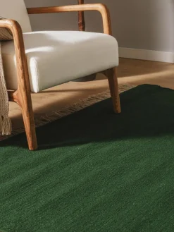 Handgewebter Wollteppich Liv mit Fransen