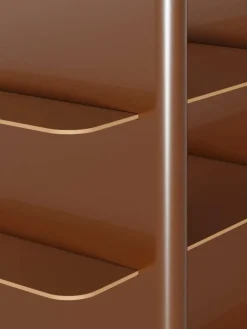 Hohes Regal Rami mit Metall-Elementen