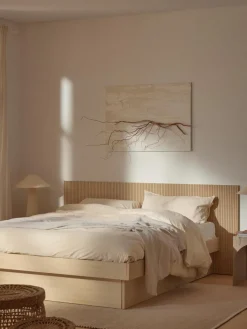 Holzbett Sato mit Schubladen und Kopfteil