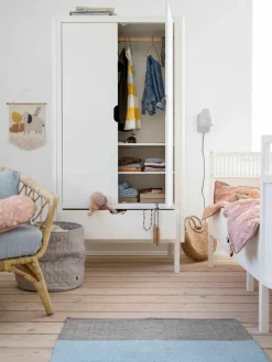 Holz-Kleiderschrank Classic