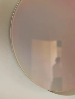 Irisierender Design-Wandspiegel Ruby