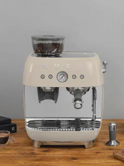 Kaffeemaschine 50's Style mit Siebträger