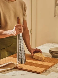 Küchenreibe Todo mit Holz-Griff