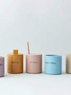 Kinderbecher Mini Favourite mit unterschiedlichen Schriftzug auf Vorder- & Rückseite