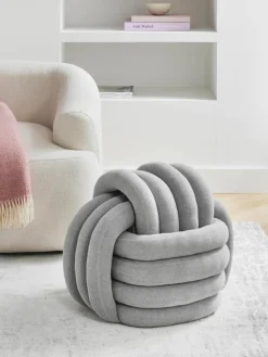 Knoten-Pouf Twist