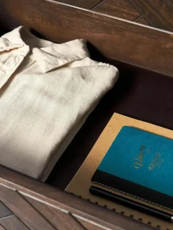 Kommode Luca aus Mangoholz mit Fischgrät-Muster