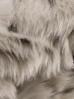 Kuscheldecke Skins aus Kunstfell in Schneeleoparden-Optik