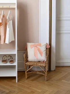 Kuschelkissen Bows aus Bio-Baumwolle mit Quasten