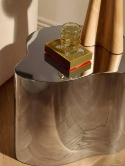 Metall-Beistelltisch Dale in organischer Form