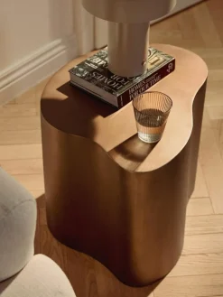 Metall-Beistelltisch Dale in organischer Form