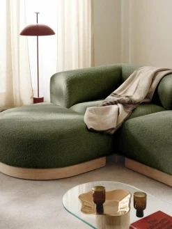 Modulares Sofa Natalie (3-Sitzer) aus Teddy-Bouclé mit Hocker