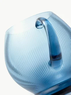 Mundgeblasener Krug Pum mit Rillenstruktur, 2 L