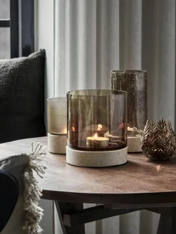 Mundgeblasenes Windlicht Rivo mit Travertin-Basis