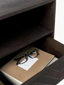 Nachttisch Luca aus Mangoholz mit Fischgrät-Muster