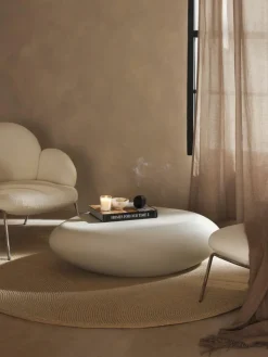 Niedriger Couchtisch Pietra in organischer Form