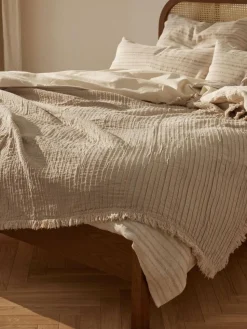 Plissierte Baumwolldecke Artemis mit Fransen